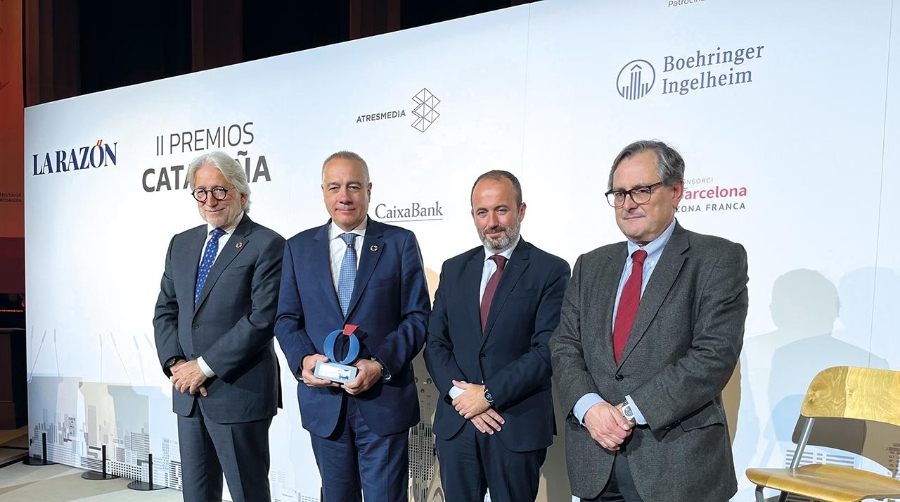Pere Navarro, delegado Especial del Estado en el CZFB, recibió este galardón que busca destacar la labor que se realiza en el DFactory para el fomento de empleo y el tejido económico de Barcelona.