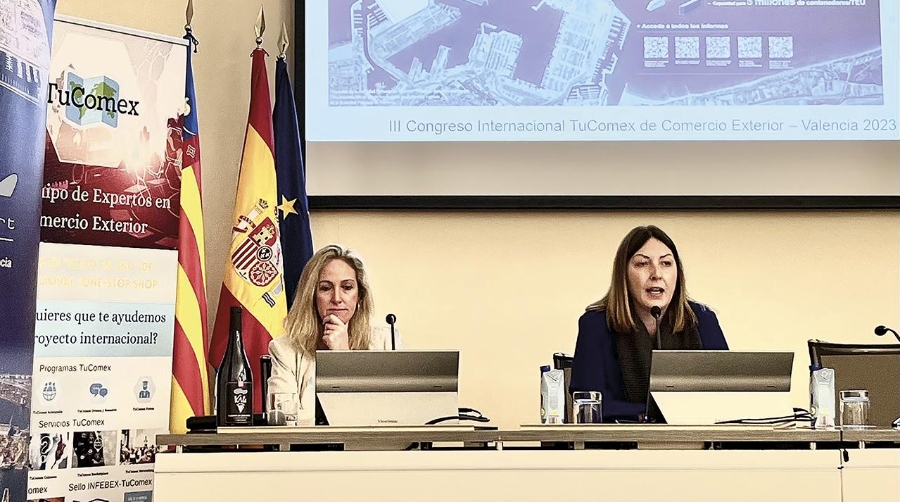 Cristina Peña, CEO de TuComex, y Cristina Rodríguez, jefa de Comercial y Clientes de la Autoridad Portuaria de Valencia (APV), durante la inauguración.