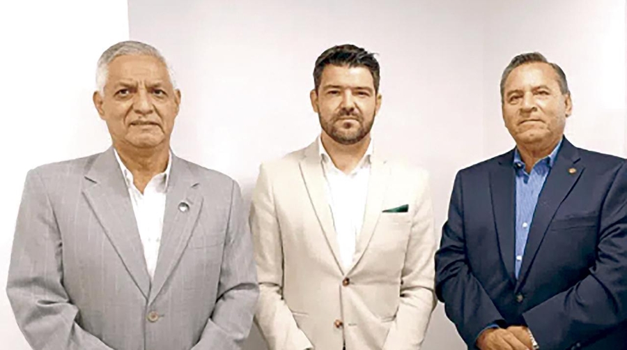 Representantes de IMBS y CAMAE tras la firma de la renovación de su convenio de colaboración en materia de formación.