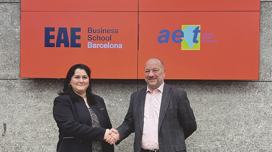 Marta Morcillo, General Manager de EAE Business School Barcelona, y Juan Manuel Martínez Mourín, presidente de la AET.