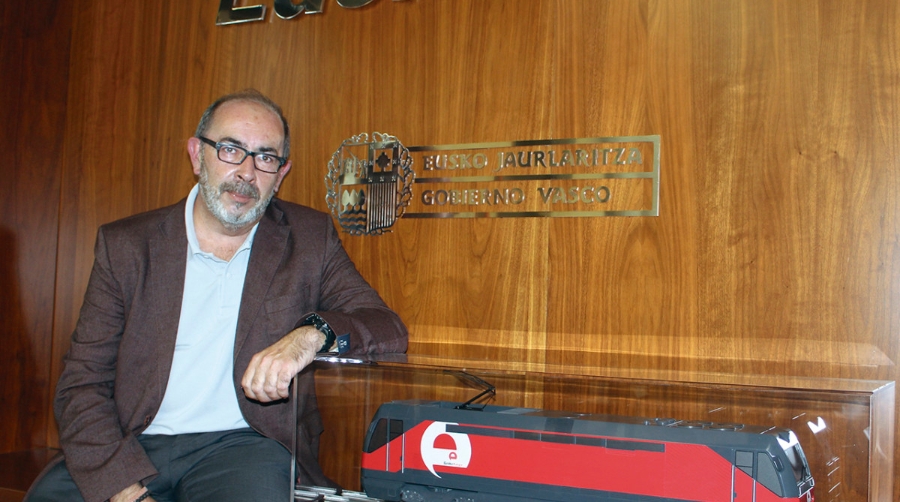 Javier Seoane afirma que Euskotren est&aacute; en &ldquo;constante interlocuci&oacute;n&rdquo; con las grandes industrias del Pa&iacute;s Vasco para colaborar con su eficiencia log&iacute;stica. Foto J.P.