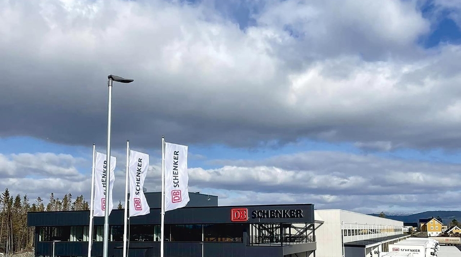 Maersk considera la adquisición de DB Schenker