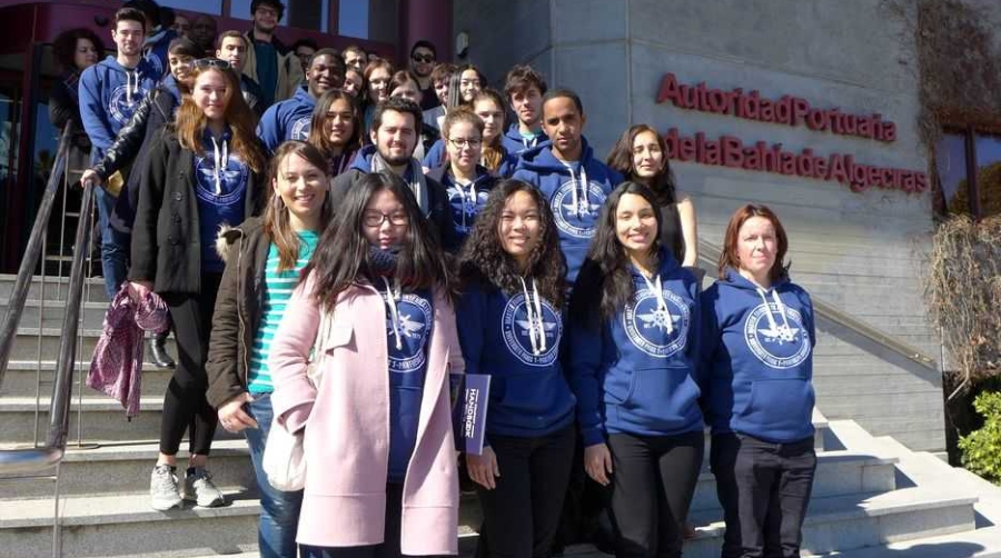 Un grupo de estudiantes de la Sorbona visitan el puerto de Algeciras