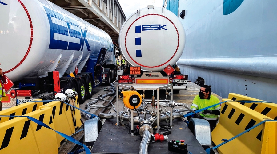 Bale&agrave;ria agiliza la carga de GNL en el Puerto de Almer&iacute;a con un &quot;bunkering multi truck&quot;