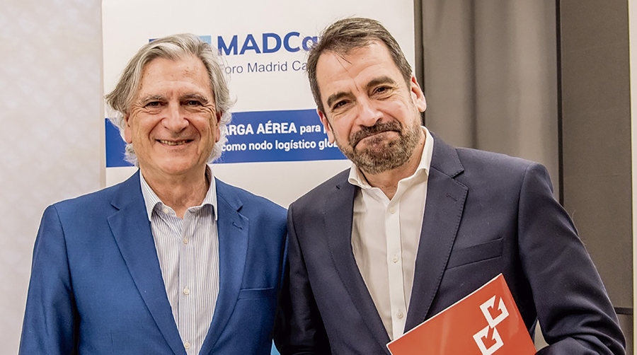 Jesús Cuéllar, presidente de Foro MADCargo junto al director de la Agencia Logística de Madrid, Eduardo San Román.