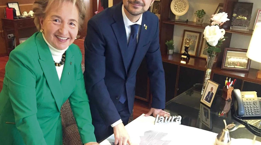 Calvet se entrevista con Laura Roig&eacute;