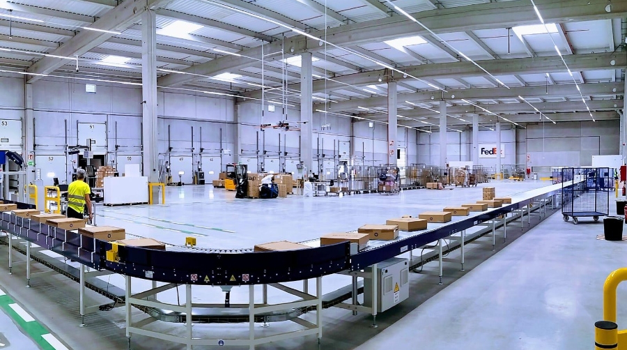 La nueva estación aumenta el espacio operativo en más de un 50 % y triplica la capacidad de clasificación, mejorando la eficiencia del servicio y el crecimiento regional.