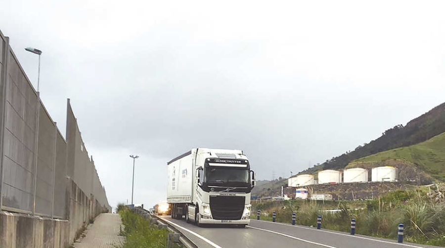 Las pruebas pr&aacute;cticas tuvieron lugar los pasados dias 10, 11 y 12 de abril entre el Puerto de Bilbao y la A-8, sentido Cantabria y viceversa, con una tractora Volvo.
