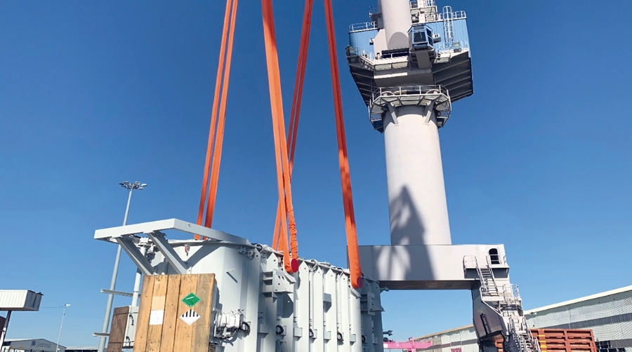 Sevitrade realiza su primera operativa con dos gr&uacute;as de 100 toneladas sincronizadas