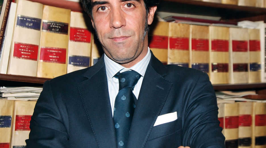 La disputa portuaria por la mayor gr&uacute;a de Santander