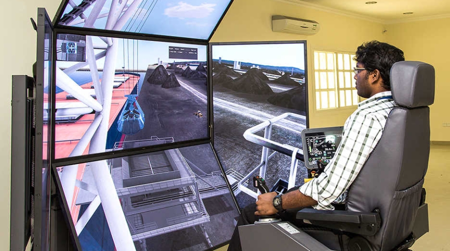 Liebherr entrega la primera reachstacker LRS 545 en India