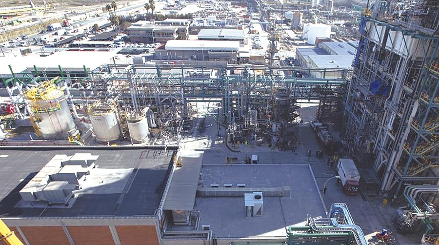 Complejo industrial de Repsol en Tarragona.