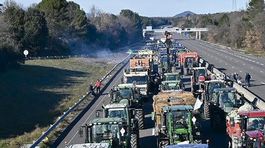La confederación ha indicado que hoy jueves han continuado las alteraciones en las carreteras.