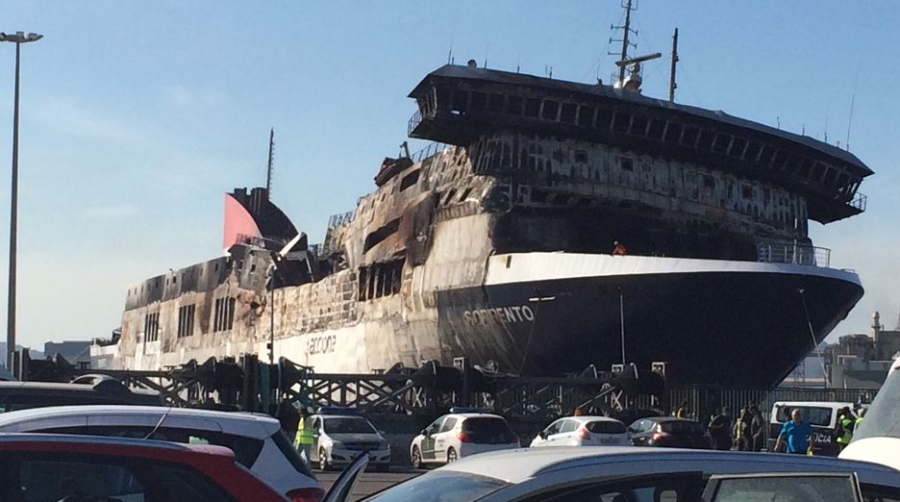 El &quot;Sorrento&quot; llega al Puerto de Sagunto