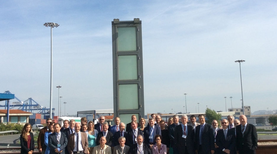 La Asociaci&oacute;n de los Canales y V&iacute;as Navegables de Flandes visita el Puerto de Bilbao