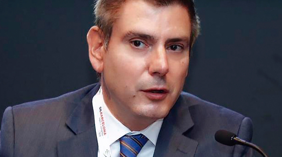 Oliver reflexiona sobre el modelo de gobierno aeroportuario y propone una mesa bilateral