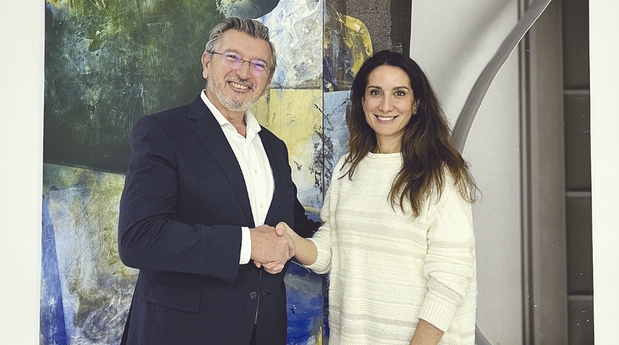 Carlos Prades, presidente de FVET y Elena Sánchez, presidenta de Casa Caridad Valencia.