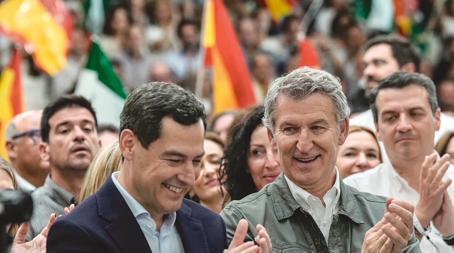Juan Manuel Moreno, candidato a la presidencia del PP a la Junta de Andalucía, junto a Alberto Núñez Feijoo, secretario general del PP.