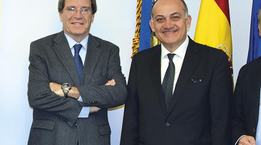 Aurelio Martínez y Joan Calabuig, durante una visita de Calabuig a la Autoridad Portuaria de Valencia.