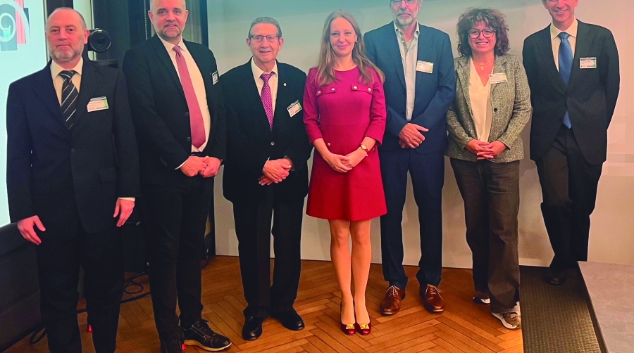 Repreentantes de ESC, FERRMED, IRU y UIRR, junto con MCrit, participaron en el acto de presentación de la alianza.