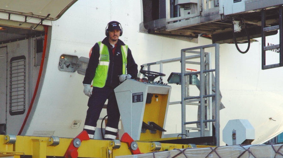 En octubre la red Aena gestionó 135,4 millones de kilos. Foto M.J.