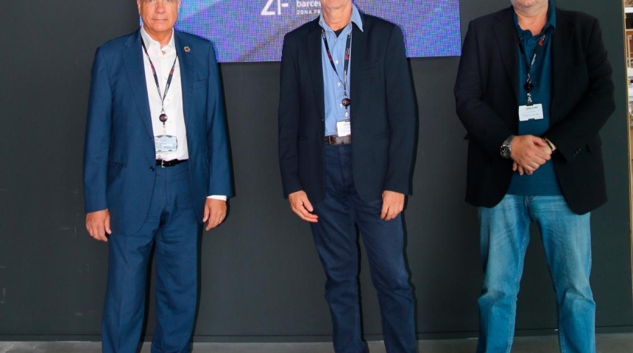 Pere Navarro, delegado especial del Estado en el Consorci de la Zona Franca de Barcelona (CZFB); Jordi Ferrer, CEO de VDMHealth, y David Ferrer, CTO de VDMHealth.