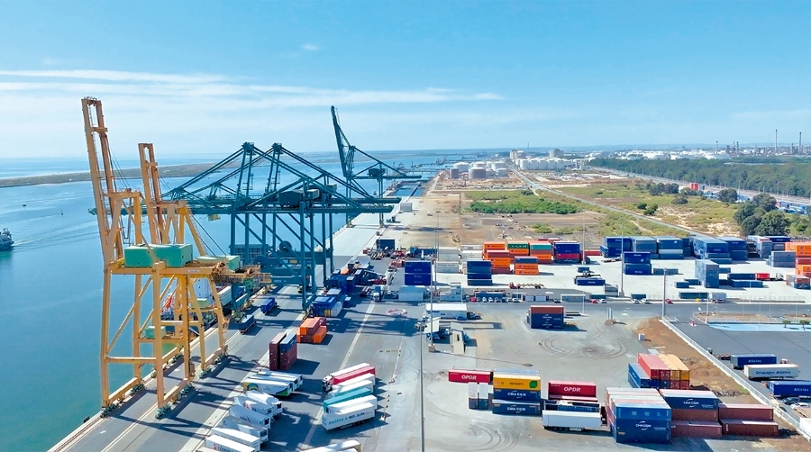 La construcción de este proyecto se llevará a cabo para facilitar las operaciones portuarias y mejorar el espacio de almacenamiento.