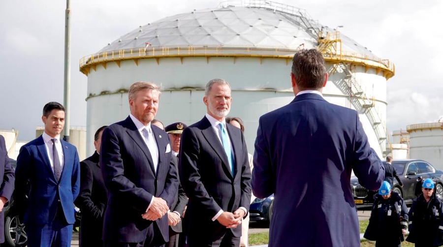 Los Reyes Felipe y Guillermo promueven el corredor de hidrógeno entre los puertos de Bilbao y Ámsterdam