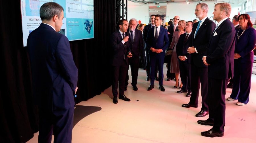 Los Reyes Felipe y Guillermo promueven el corredor de hidrógeno entre los puertos de Bilbao y Ámsterdam