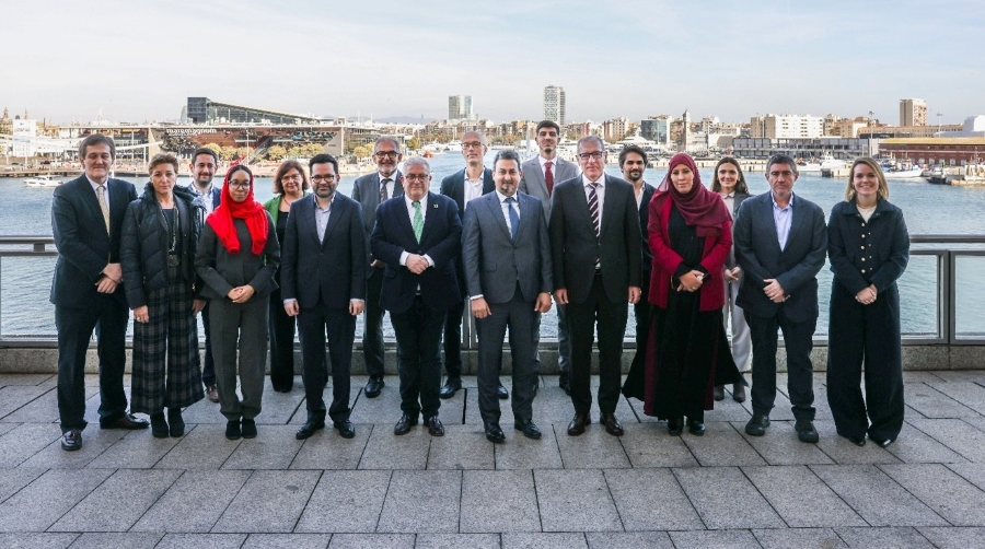 Las dos administraciones portuarias en el puerto de Barcelona.