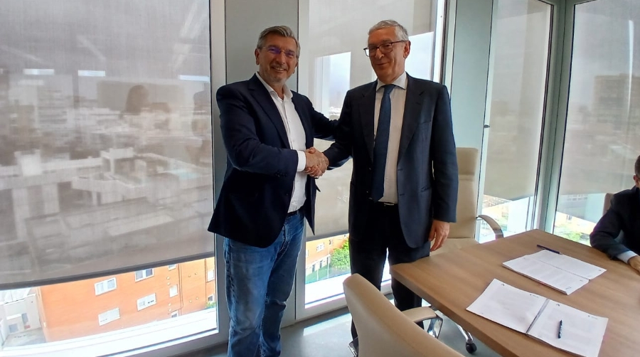 Carlos Prades, CEO de Grupo Torres e Ignacio Álvarez-Ossorio, director general de la Agencia Pública de Puertos de Andalucía.