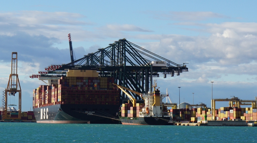 Contrastes: 23.756 TEUs vs 1.118 TEUs