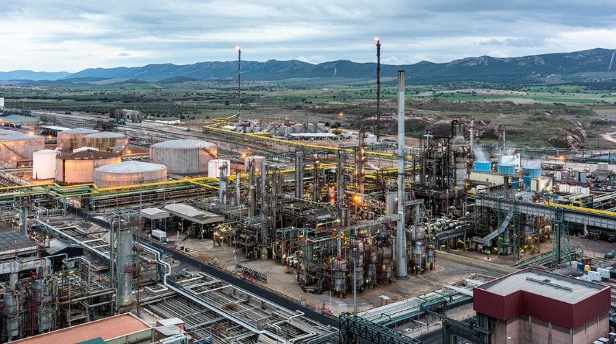Repsol fabrica biocombustible para aviaci&oacute;n para reducir la huella de carbono del sector&nbsp;