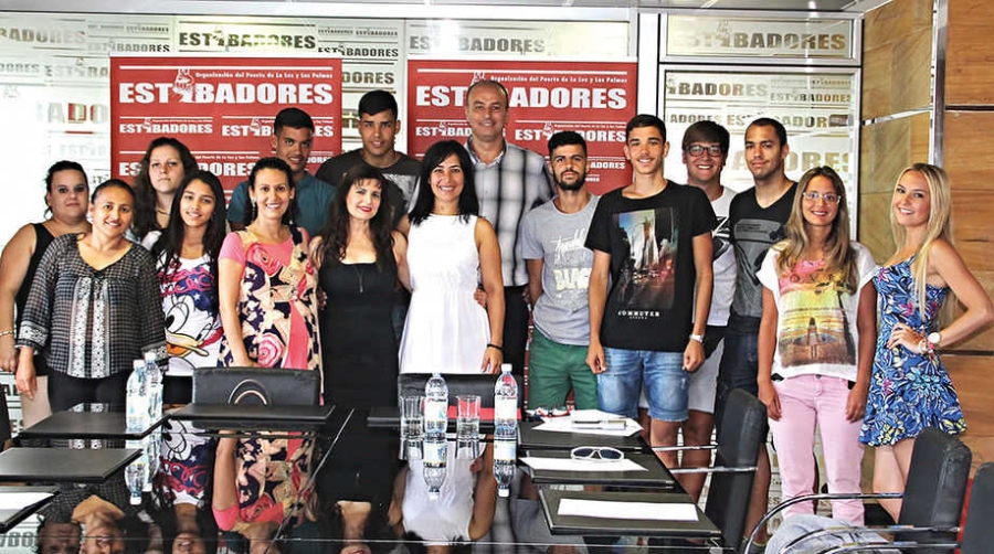 Los estibadores de Las Palmas fomentan la formaci&oacute;n de adultos