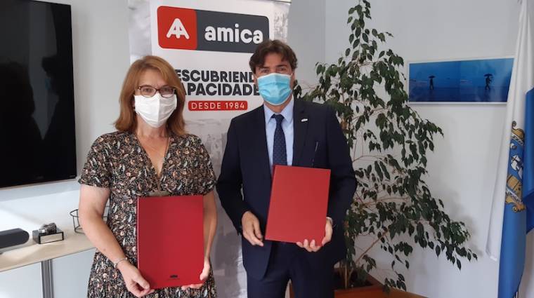 El presidente de la Autoridad Portuaria de Santander (APS), Jaime Gonz&aacute;lez, y la presidenta de Amica, Mercedes del Hoyo Vielva.