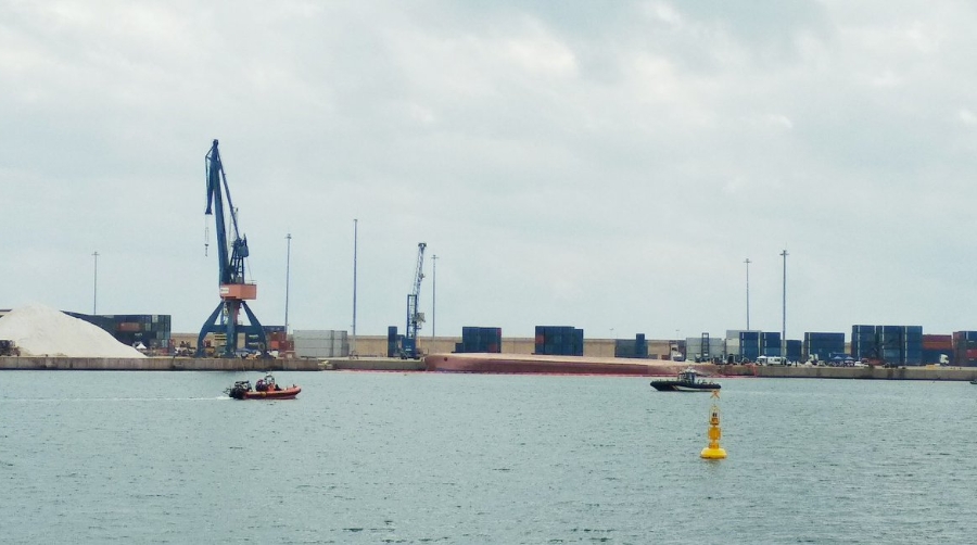 El estibador ingresado pasa a planta y contin&uacute;an los trabajos de b&uacute;squeda del portuario desaparecido