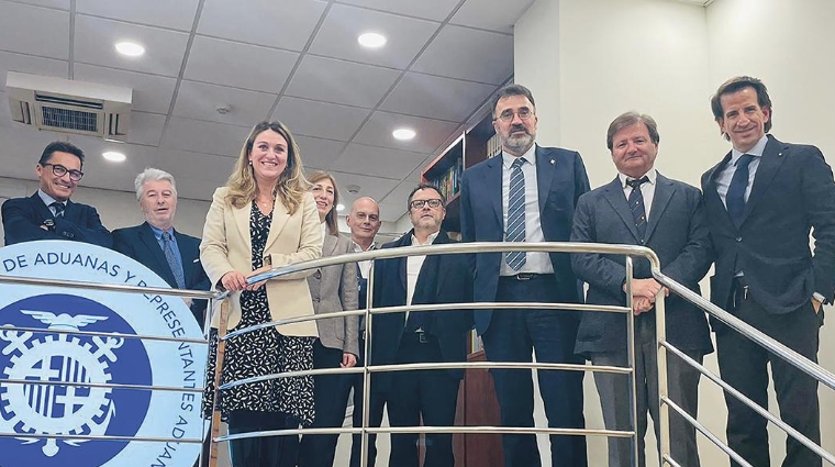 Durante la reunión, el presidente del Port de Barcelona y los miembros de la Junta de Gobierno del COACAB trataron temas relacionados con la actividad portuaria.