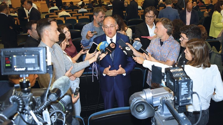 Joan Calabuig, presidente de la Autoridad Portuaria de Valencia, durante su comparecencia ante los medios de comunicación en el día de hoy. Foto: Raúl Tárrega.