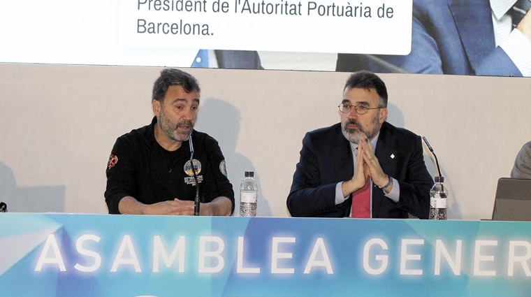 Albert Gil, portavoz de OEPB-Coordinadora; y Lluis Salvadó, presidente del Port de Barcelona, durante el acto inicial de la Asamblea General que el sindicato de la estiba ha celebrado esta mañana. Foto: Juan Carlos Sarmentero.