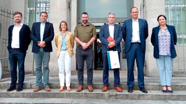 El presidente del Puerto de Vigo, Carlos Botana (segundo por la derecha), ha recibido a la delegación de Cork.