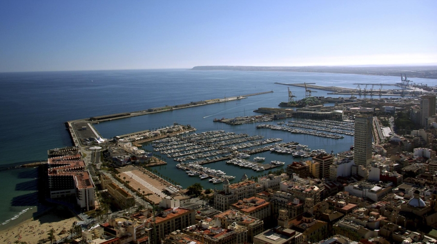 La terminal cerrada de descarga pone fin a las molestias de los vecinos del Puerto de Alicante
