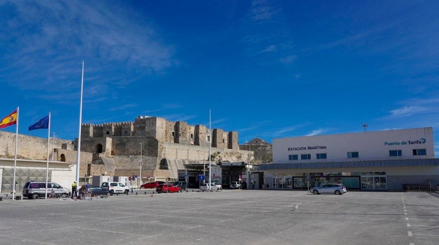 La APBA est&aacute; finalizando la renovaci&oacute;n de la iluminaci&oacute;n exterior del muelle comercial del Puerto de Tarifa para dotarlo de un alumbrado basado en nuevas tecnolog&iacute;as.