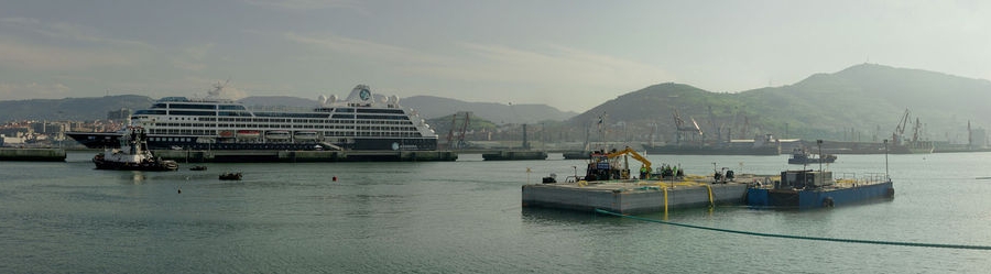 El fondeo del primer caj&oacute;n comienza a dar forma al nuevo muelle de cruceros del Puerto de Bilbao
