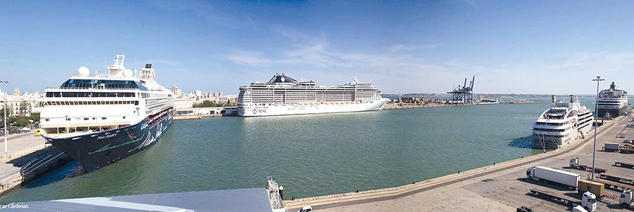 Llegan a C&aacute;diz m&aacute;s de 9.000 personas a bordo de cuatro cruceros