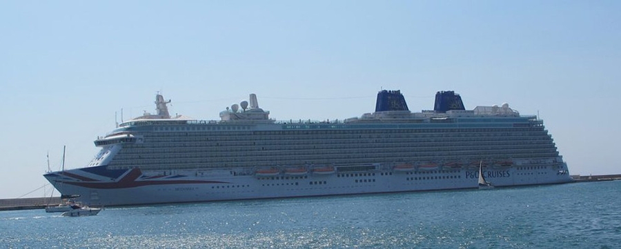 El "Britannia", de la compa&ntilde;&iacute;a P&amp;O Cruises, atrac&oacute; el pasado jueves en la Terminal de Cruceros del puerto de Alicante.