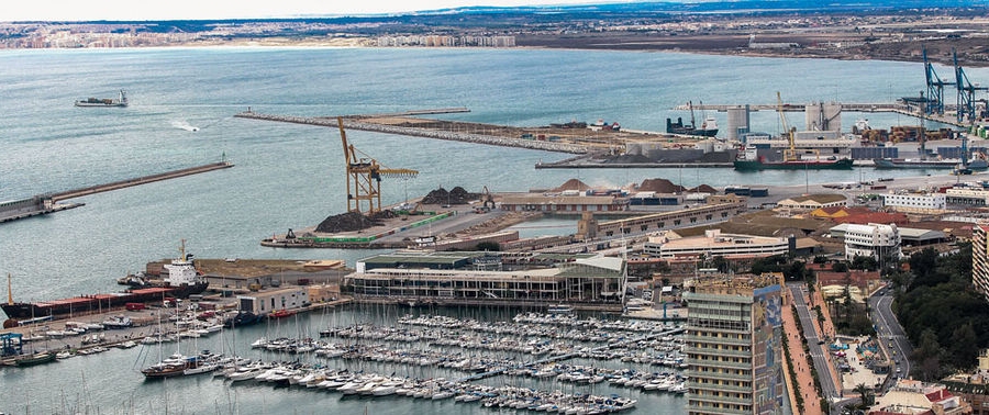 La comunidad portuaria alicantina muestra sus potencialidades al empresariado argelino