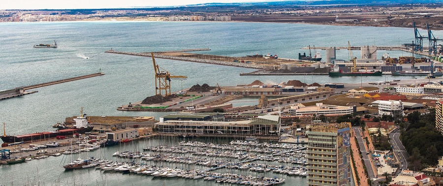 Las exportaciones de chatarra disparan el tr&aacute;fico portuario entre Alicante y Turqu&iacute;a