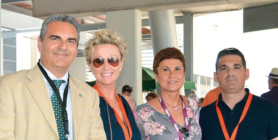 El &quot;Britannia&quot;, consignado por Transcoma, arriba a Alicante con 5.000 pasajeros a bordo