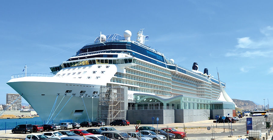 El &ldquo;Celebrity Equinox&rdquo; escala en Alicante