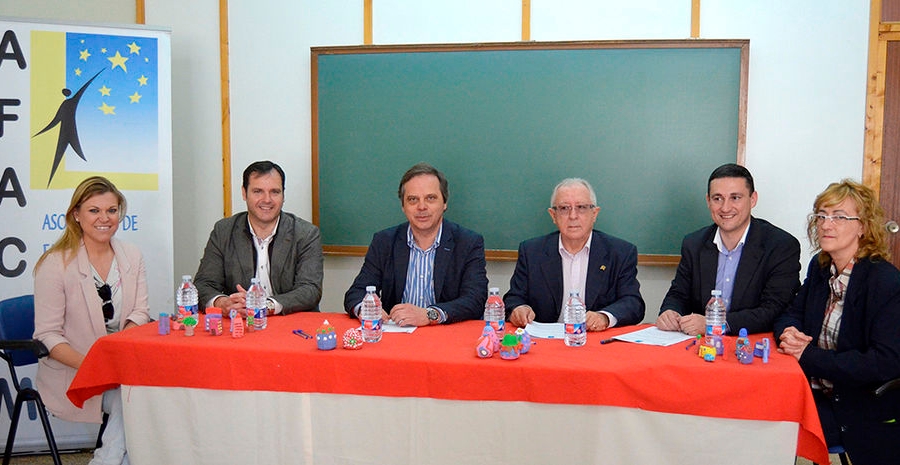 Lafarge y Saggas firman un convenio para la adquisici&oacute;n de un veh&iacute;culo para enfermos de Alzheimer